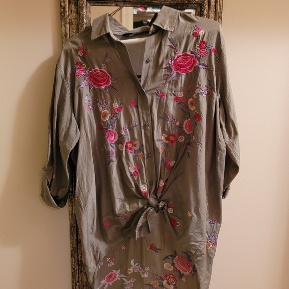 Zara Tops - Zara oversized floral shirt